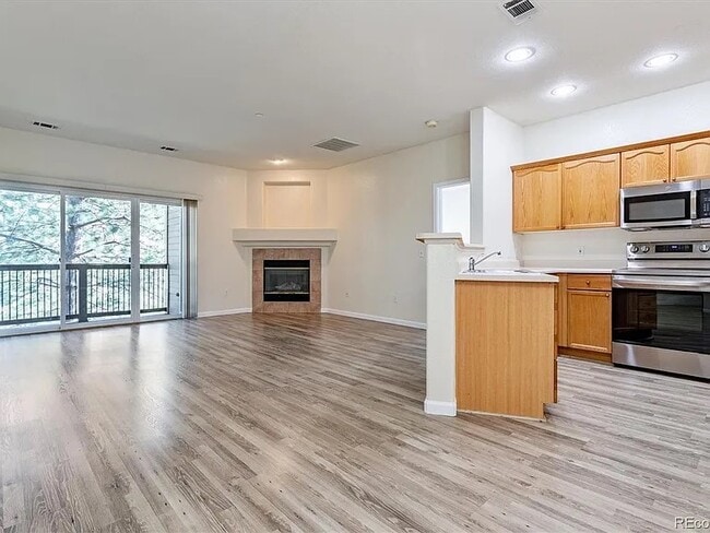 Building Photo - 7459 S Alkire St