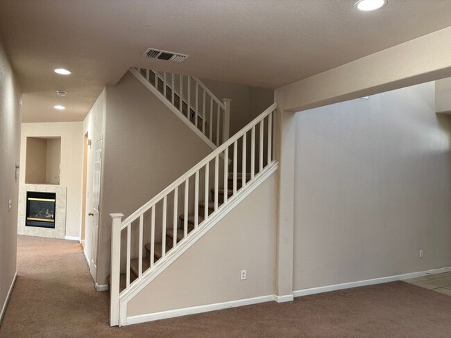 Building Photo - 4 Bedroom Home with a Great Layout