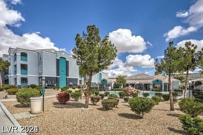Foto del edificio - 6955 N Durango Dr