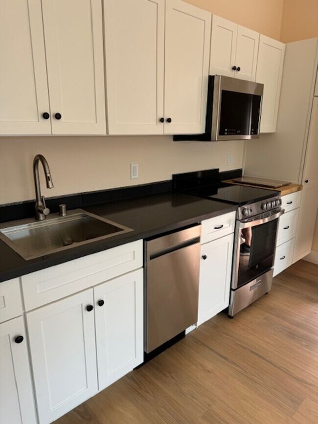 Building Photo - Brand New Studio Apartment Available Now!