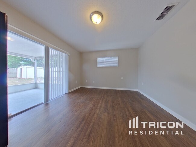 Foto del edificio - 1928 Blossom Ln