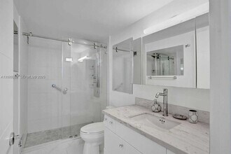 Building Photo - 2500 Parkview Dr