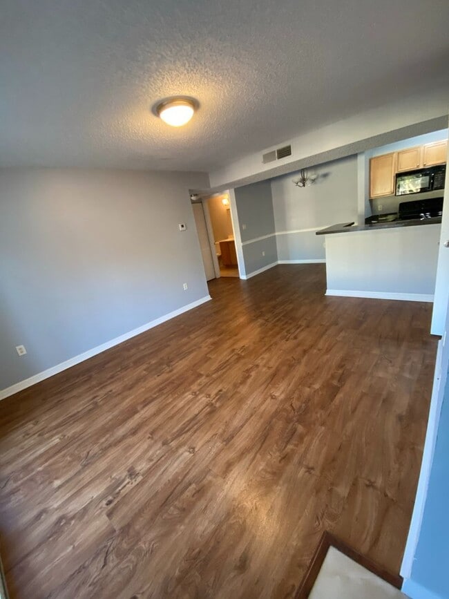 Foto del edificio - Updated 2/2 in the heart of Brandon