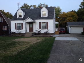 Building Photo - 25 Trumbull Ave SE