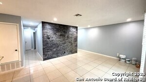 Foto del edificio - 6827 Maple Spgs
