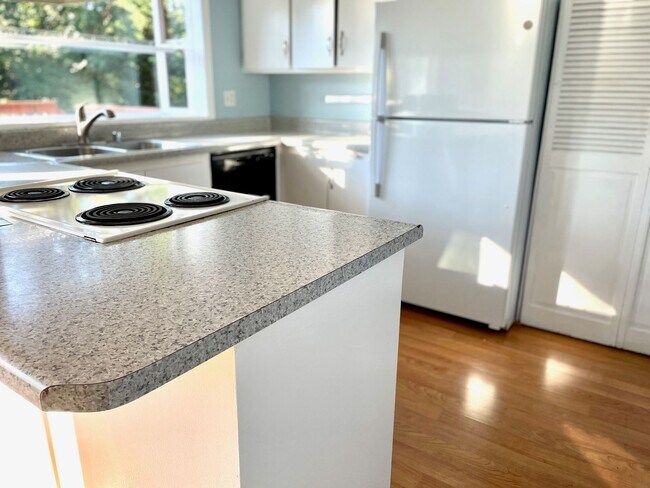Building Photo - Lake Washington School District3-bedroom, ...