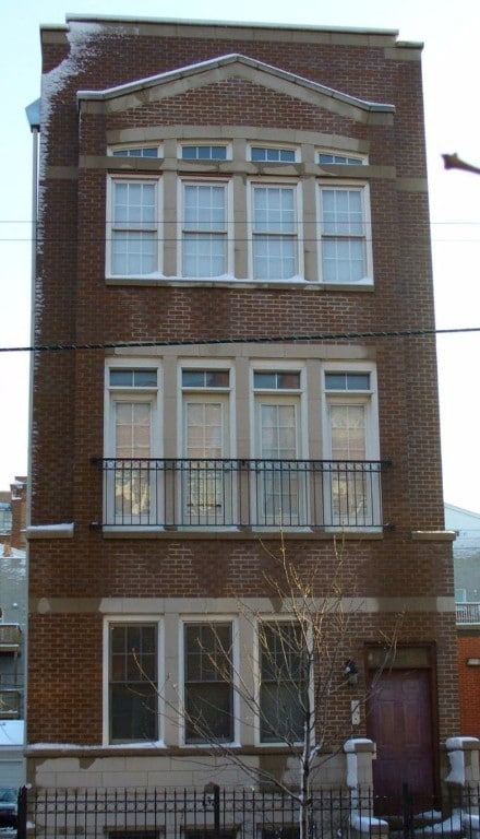 Primary Photo - 1321 W Belmont Ave