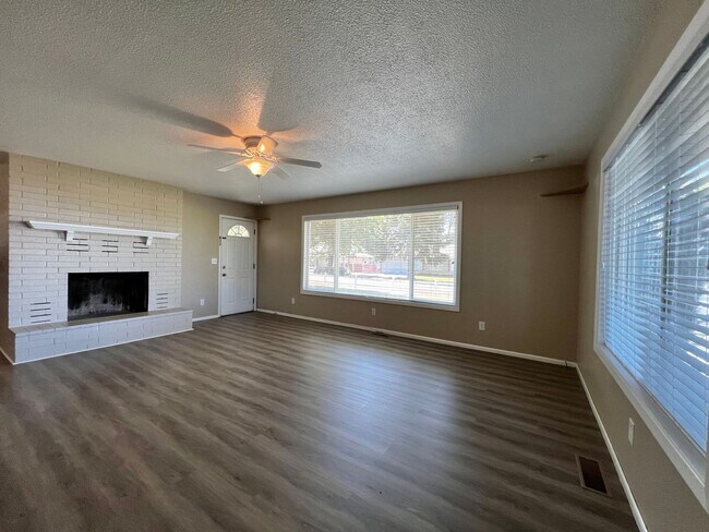 Foto del edificio - 3 bedroom, 2 bath home ** APP OUT 6/4/2024 **