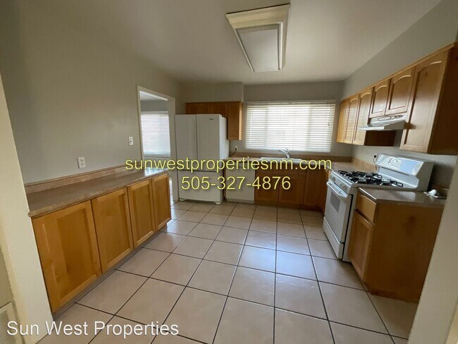 Foto del edificio - 3 br, 2 bath House - 2105 E. 12th St.
