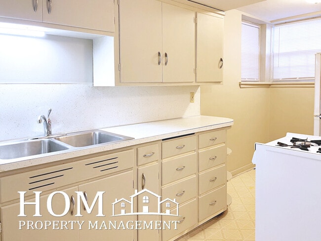 Building Photo - 525 S Broad St