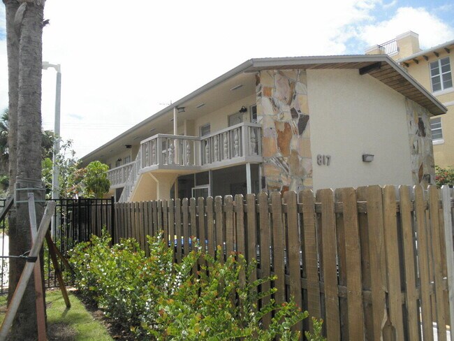Building Photo - 817 S Federal Hwy