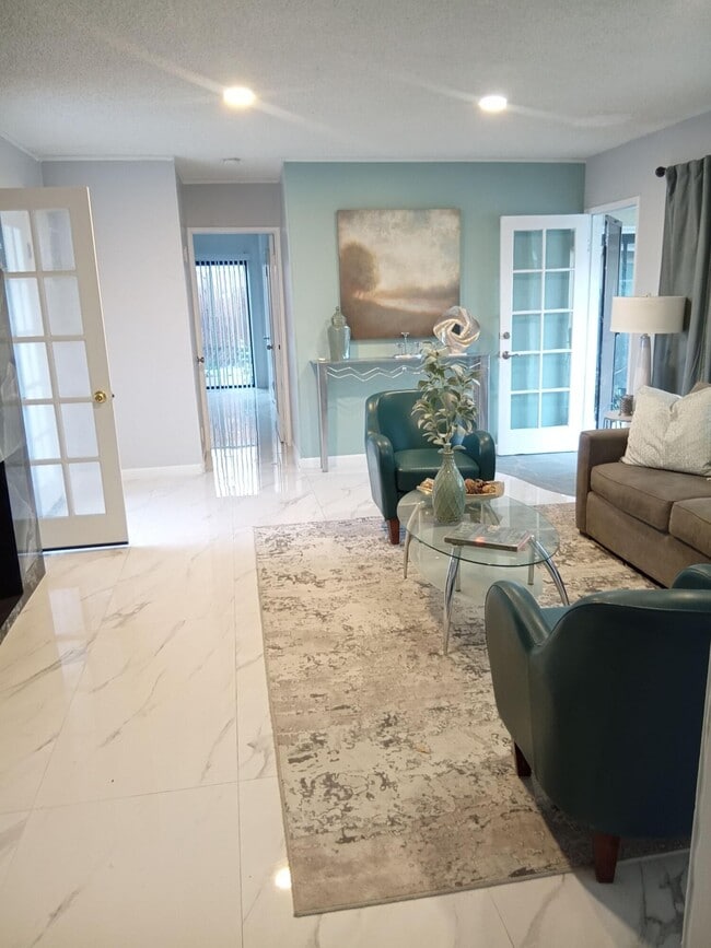 Building Photo - 315 E Stevens Rd