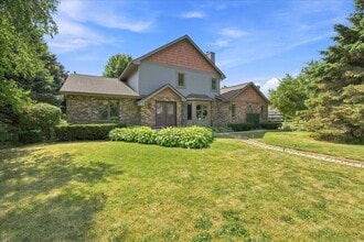 Building Photo - 911 Thomas Dr