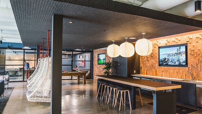 Sala de juegos con mesa de billar - Axis