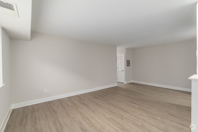 1BR, 1BA - 665SF Living Room - Westfield Apartments
