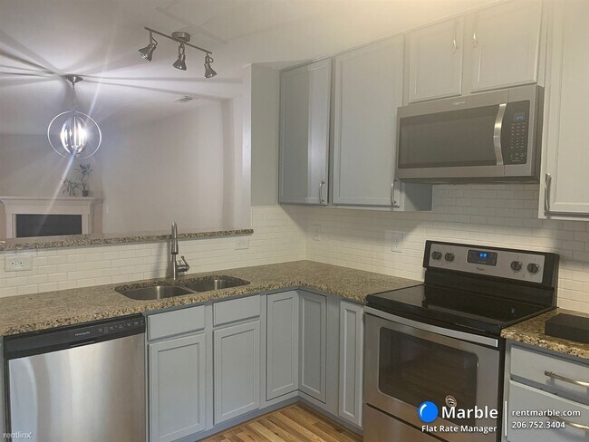 Foto del edificio - 2 br, 2.5 bath Townhome - 2652 Dwight Pl
