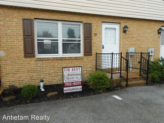 Building Photo - 2 br, 1.5 bath House - 16 W. Ninth St.