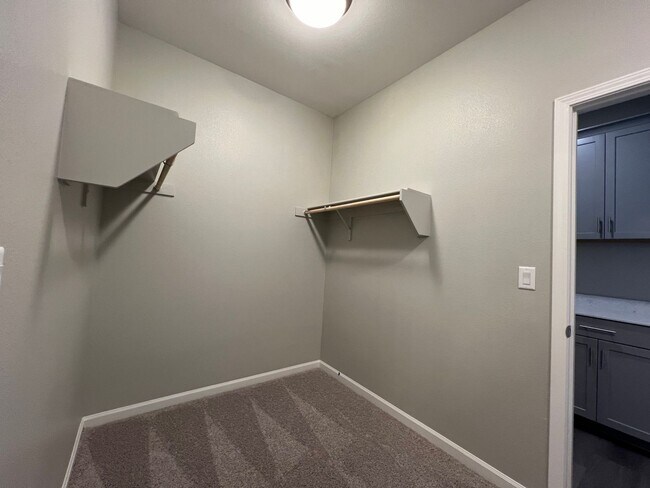 Foto del edificio - Modern! 3/2.5/2 Townhome in Minden