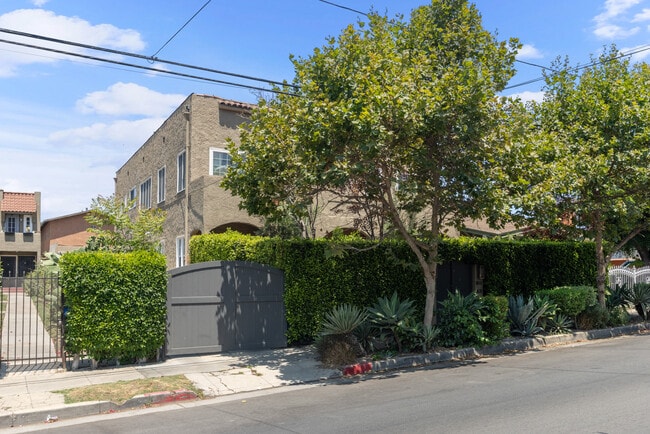 Building Photo - 813 N Coronado St