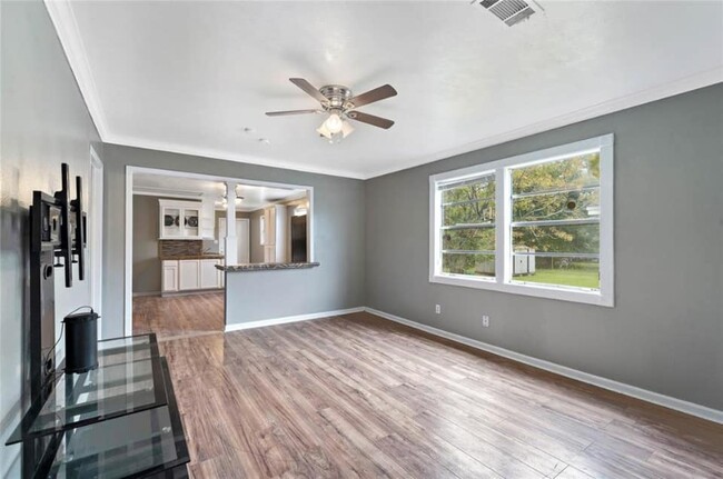 Building Photo - 2106 Silverdale St