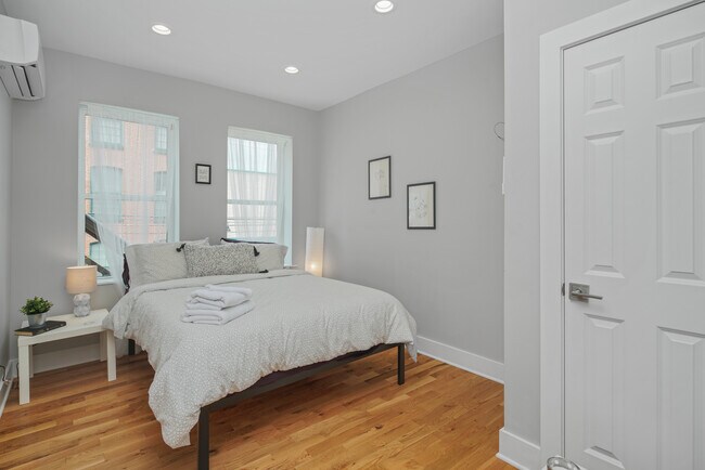 Foto del edificio - 2049 E Hagert St