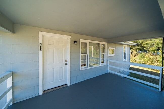 Foto del edificio - Super Cute Super Clean Priced to move fast!!!