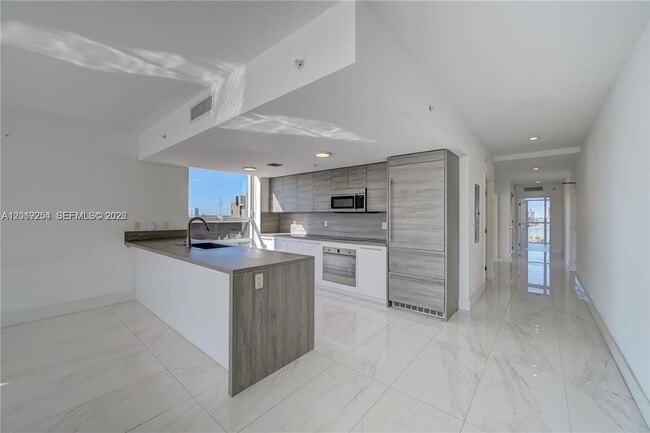 Building Photo - 400 Sunny Isles Blvd