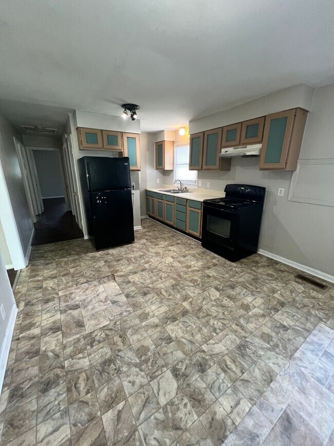 Building Photo - Three Bedroom Ranch near TSU and Hadley Park!