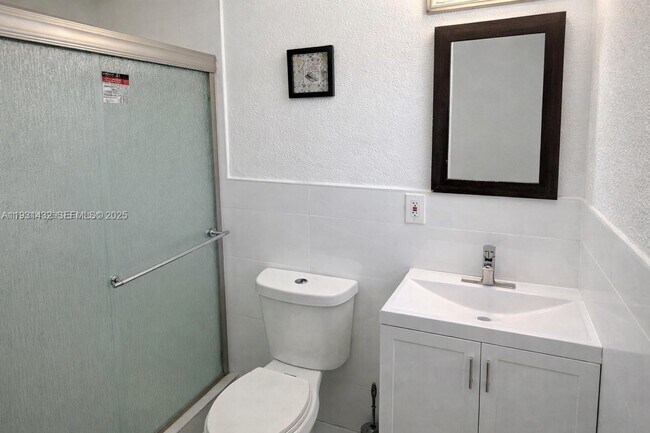 Foto del edificio - 3440 NW 206th St