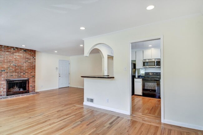 Foto del edificio - Spacious & Stylish Home in Pacifica’s Desirable Fairmont Neighborhood