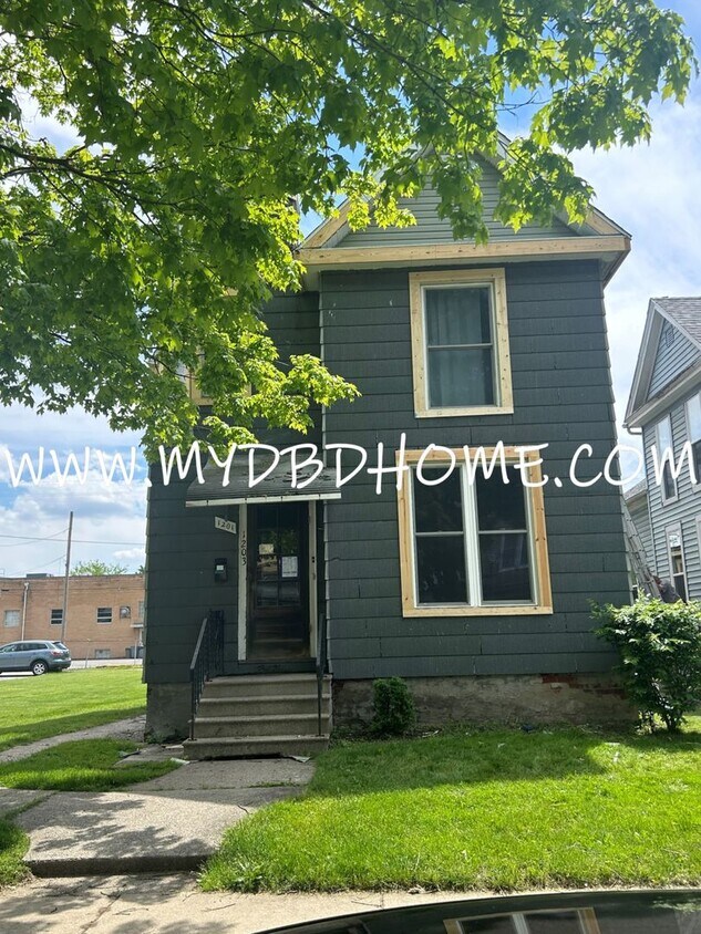 Primary Photo - 1201 Huestis Ave