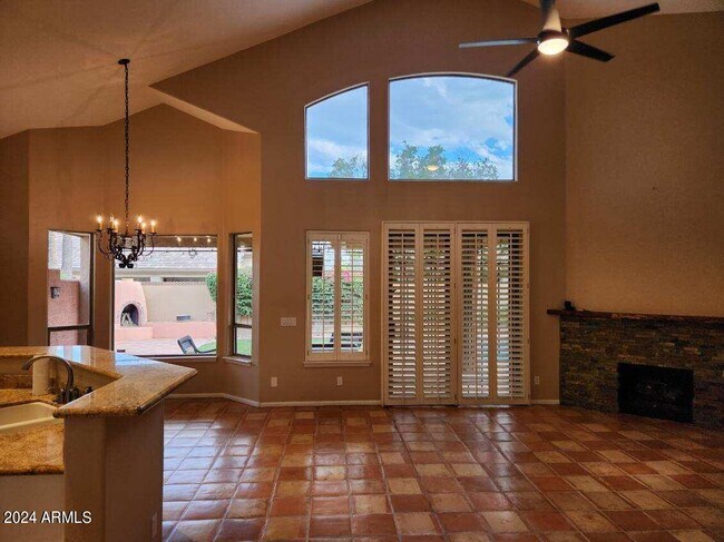 Foto del edificio - 6525 E Paradise Ln