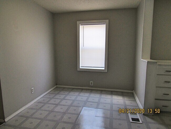 Building Photo - 5936 Beechwood Ave