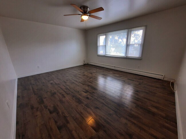 Living room - 336 8th St