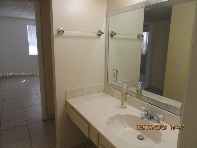 Foto del edificio - 1101 SW 122nd Ave