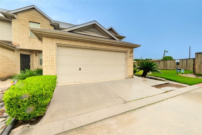 Building Photo - 2931 Meadowglen Cove