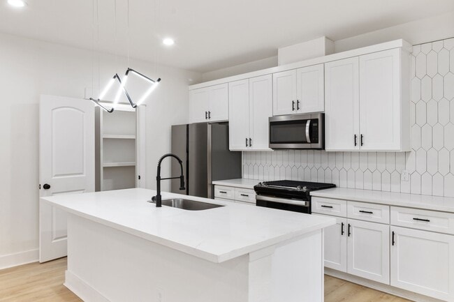 Building Photo - 4114 Castor St