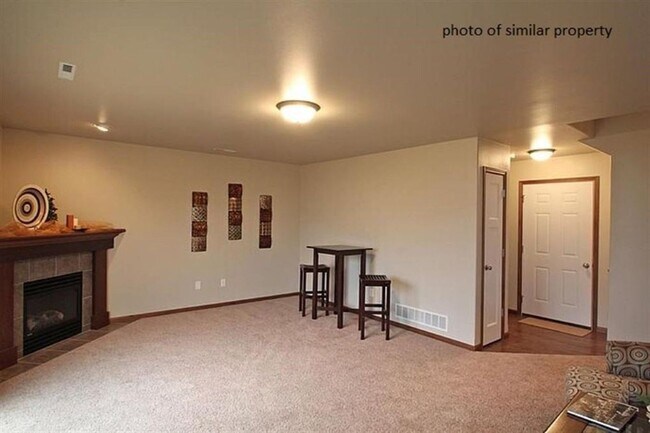 Foto del edificio - 4 Bedroom 3.5 Bath Single Family Home! Gre...