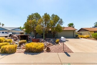 Building Photo - 3827 W Meadow Dr