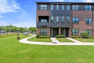 Building Photo - 2830 Addison Park Ln