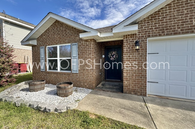 Building Photo - AVAILABLE NOW IN REDSTONE COMMONS