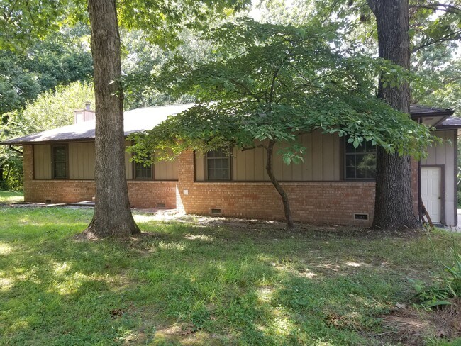Building Photo - 1 Sutton Ln