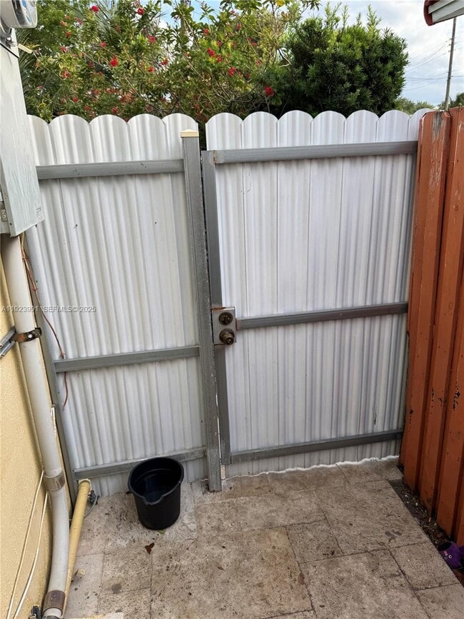 Foto del edificio - 200 NW 63rd Ave