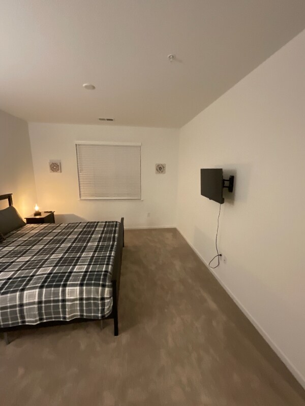 Building Photo - 1725 Dromolin Dr