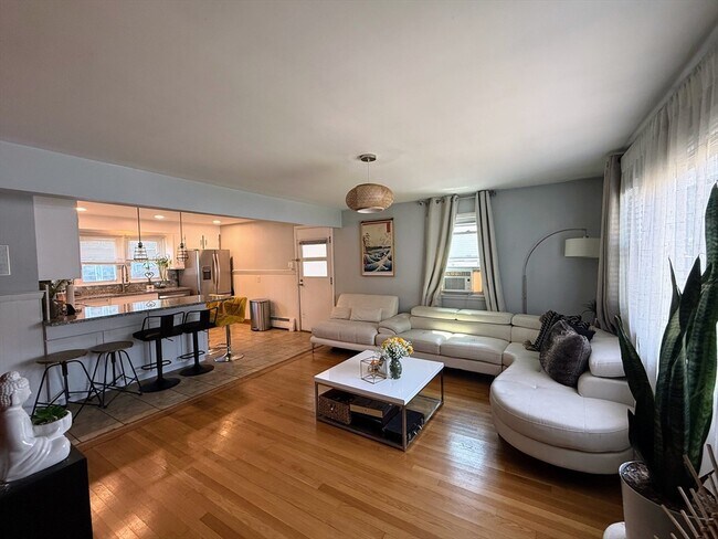 Foto del edificio - 89 Bunker Hill Ave