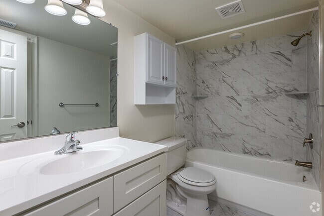 2BD, 1BA - 968SF - Baño - Wynmere Chase
