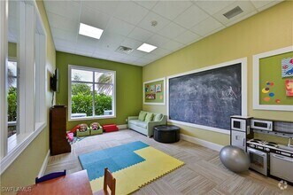 Building Photo - 2833 Royal Gardens Ave