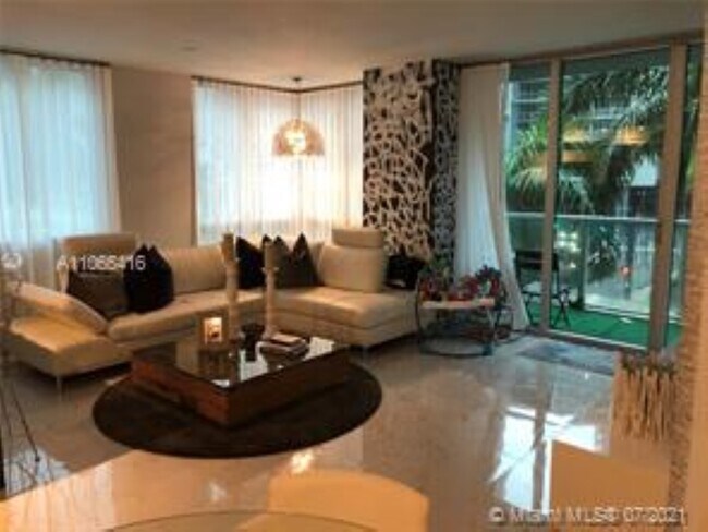 Building Photo - 500 Brickell Ave