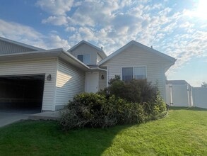 Building Photo - 25 Stratford Dr