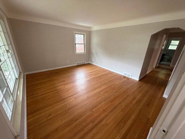 Foto del edificio - 8139 Riverdale St